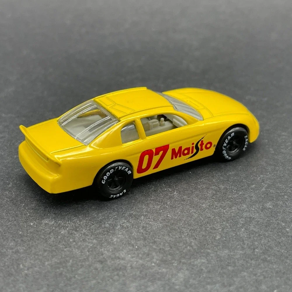 Maisto Chevrolet Chevy Monte Carlo Race Car #7 Yellow Diecast 1/64 Scale Loose